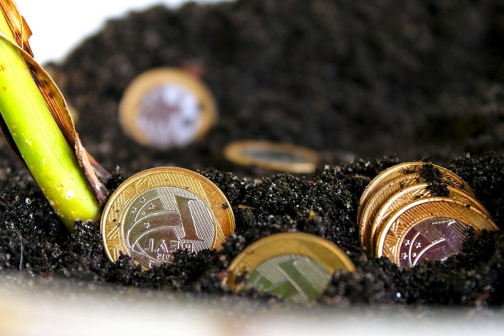 Futuristic holographic financial data visualization with quantum computing elements